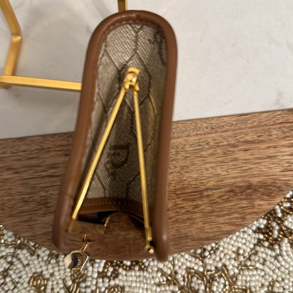 Dior Coins holder mini pocket this tiny piece is a beautiful and clean interior - Picture 6 of 13